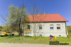 Dom z zabudowaniami Bytomiec